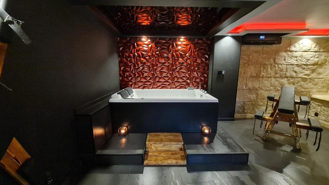 Loveroom 